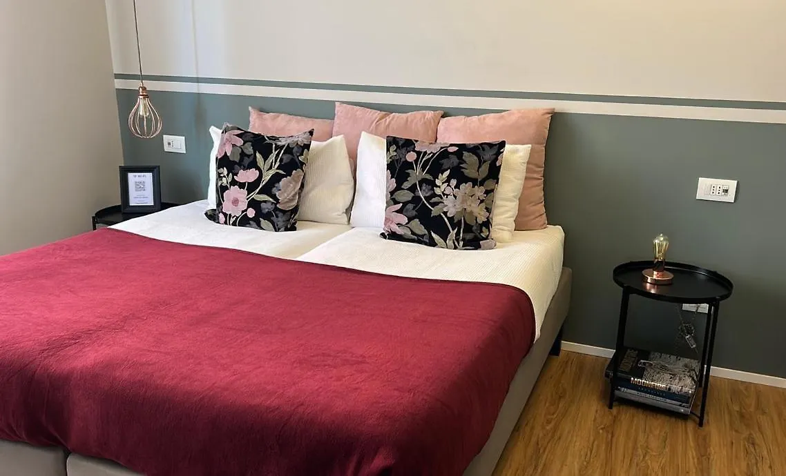 Flat At Fiera Near Metro And Easy Parking, With Terrace And Garden Apartment Pero